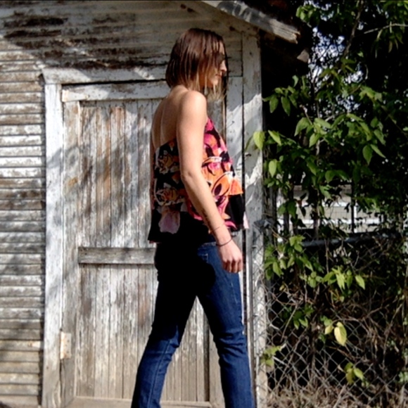 Floral Ruffle Gold Chain Halter-top - Picture 5 of 7